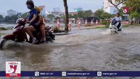 Triều cường xấp xỉ báo động III gây ngập ở Cần Thơ