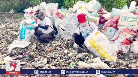 Người dân Phillippines hưởng ứng Ngày Quốc tế làm sạch bờ biển