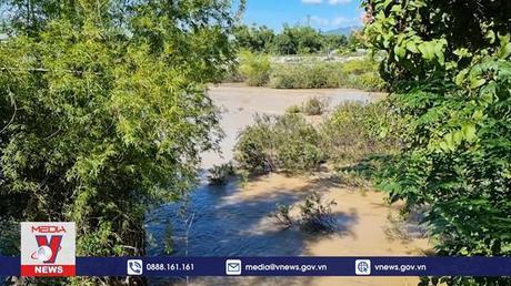 Sạt lở bờ sông Dinh ở Ninh Thuận