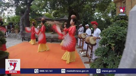 Vũ điệu Chăm dưới chân Tháp Bà Ponagar