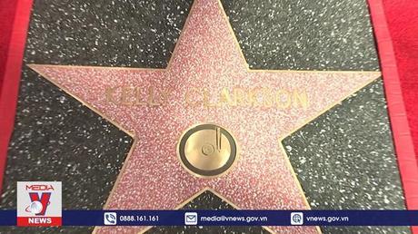 Kelly Clarkson nhận sao trên Đại sảnh danh vọng Hollywood