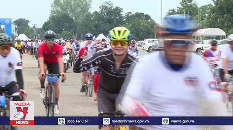 Đạp xe chào mừng kỷ niệm Năm Đoàn kết Hữu nghị Lào – Việt Nam 2022.