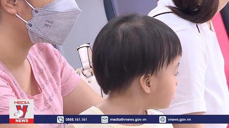 Người dân chủ động tiêm vaccine cứu mùa 