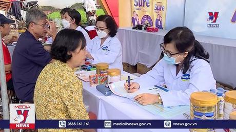 2.000 người cao tuổi đồng diễn thể dục dưỡng sinh