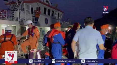 Đưa 14 thuyền viên gặp nạn trên biển vào bờ tránh bão