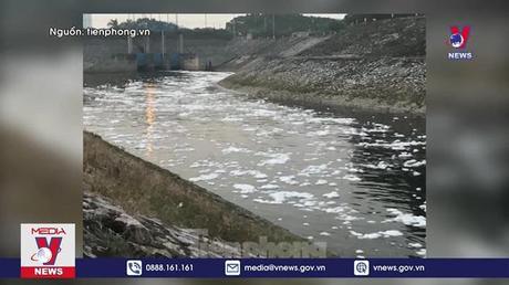 Xuất hiện nhiều bọt trắng ở Kênh dẫn nước Yên Sở