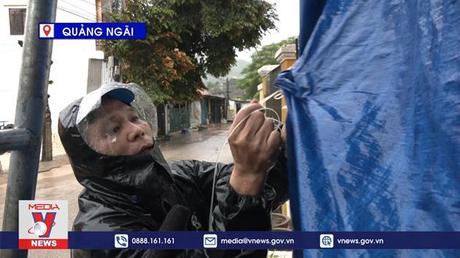 Người dân huyện đảo Lý Sơn hối hả phòng chống bão Noru