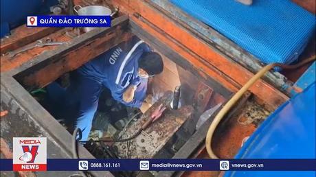 Hỗ trợ ngư dân vào tránh trú bão tại đảo Trường Sa