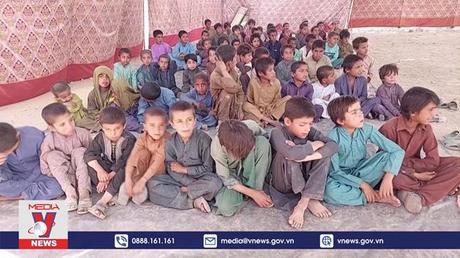 Mang lớp học đến với trẻ em vùng lũ