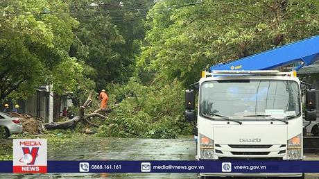 Nỗ lực cấp điện trở lại sau bão