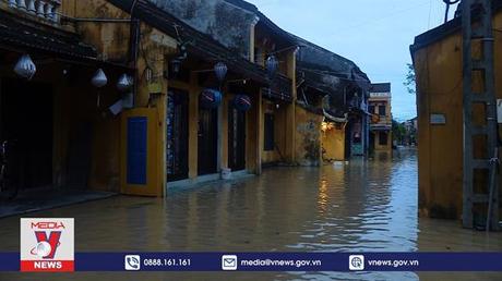 Hội An ngập lụt sau bão số 4