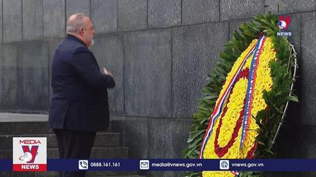 Thủ tướng Cuba vào Lăng viếng Chủ tịch Hồ Chí Minh 