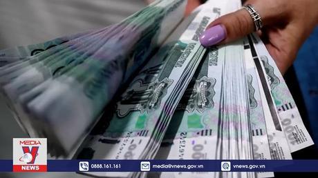 Đồng ruble Nga “chạm đỉnh” 8 năm so với đồng euro