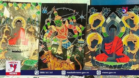 Phú Tân mai một nghề vẽ tranh trên kính 