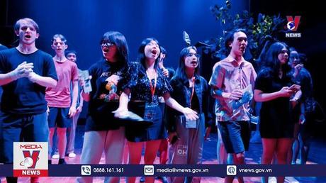 Công diễn nhạc kịch cho giới trẻ “Alice in Wonderland”