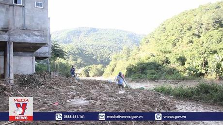 Hàng chục điểm sạt lở khiến Quốc lộ 7A tê liệt