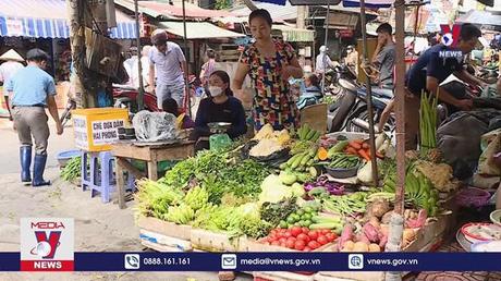 Nhiều mặt hàng giá không hạ theo giá xăng