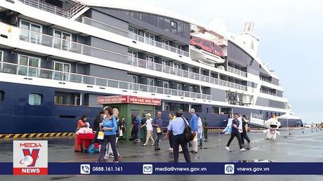 Tàu biển hạng sang trở lại Đà Nẵng sau COVID-19