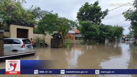 Indonesia sơ tán du khách và người dân ở Bali do lũ dâng cao