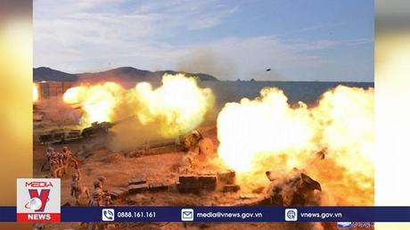 Nhà lãnh đạo Triều Tiên thị sát các vụ phóng tên lửa