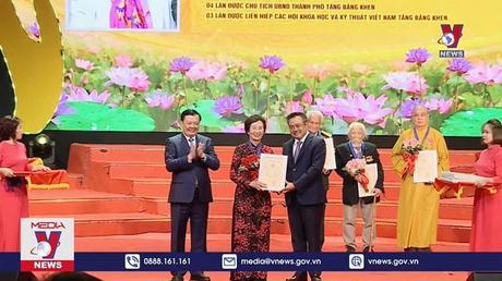 Nữ trí thức Thủ đô hết mình vì cộng đồng