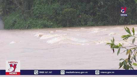 Ngăn chặn người và phương tiện qua lại ở những khu vực ngập lũ