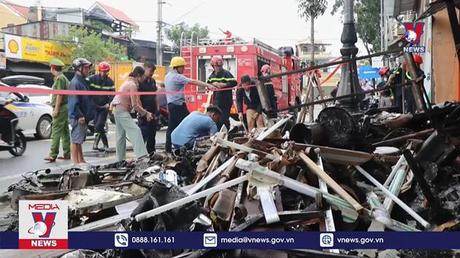 Ngọn lửa thiêu rụi cửa hàng bán đồ điện gây thiệt hại lớn 