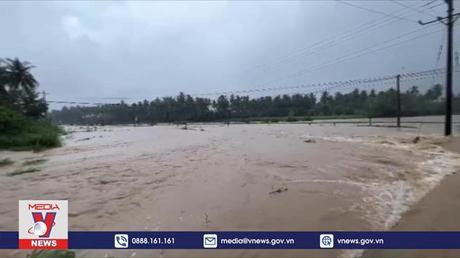 Mưa lớn gây sạt lở ở vùng núi tỉnh Bình Định