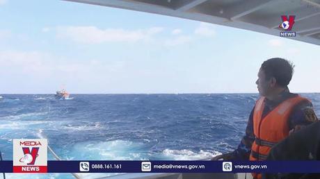 Vùng 3 Hải quân cứu hộ tàu cá gặp nạn trên biển