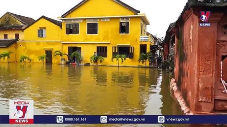 Du lịch phố cổ Hội An mùa mưa lũ