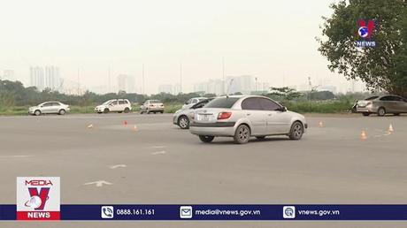 Cấm học viên tự lái xe ô tô ra đường