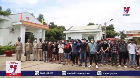 Thêm 78 công dân Việt Nam được trao trả về nước