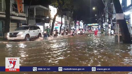 Triều cường lập kỷ lục mới tại Cần Thơ