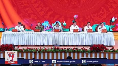 Thủ tướng tiếp xúc cử tri thành phố Cần Thơ