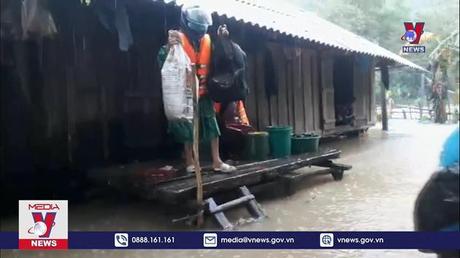 Biên phòng Quảng Bình hỗ trợ nhân dân ứng phó mưa lũ 