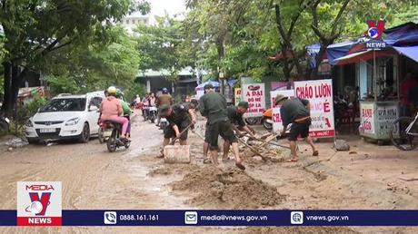 Hàng loạt tỉnh, thành cho học sinh nghỉ vì mưa lũ