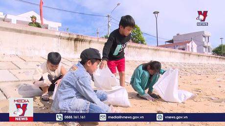 Phụ nữ Bình Định chung tay bảo vệ môi trường biển 