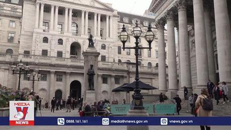 Ngân hàng Trung ương Anh cảnh báo tăng mạnh lãi suất