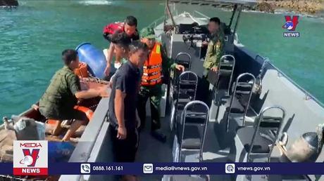 Quảng Ninh: Cứu ba ngư dân trên tàu bị đắm ở vùng biển Cô Tô