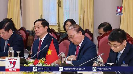 Chủ tịch nước Nguyễn Xuân Phúc đón và hội đàm với Tổng thống Singapore