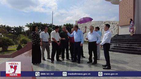 Nguyên Phó Thủ tướng Thường trực Chính phủ thăm, tặng quà tại Đồng Tháp