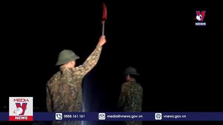 Bộ đội biên phòng Quảng Nam bắn pháo hiệu báo bão