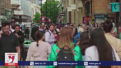 Moody's hạ triển vọng nợ công của Anh xuống mức 