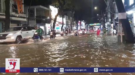 Triều cường tại Cần Thơ vượt báo động III sớm hơn dự báo