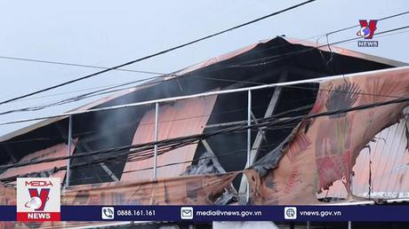 Đắk lắk huy động hàng trăm chiến sĩ chữa cháy kho hàng