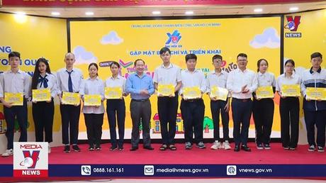 Khởi động chương trình 