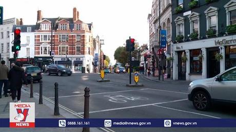 Anh hoãn công bố kế hoạch chi ngân sách