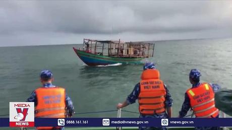 Hà Tĩnh khẩn trương tìm kiếm ngư dân bị chìm tàu