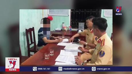 Phạt 17 triệu đồng tài xế cho xe lùi trên cao tốc