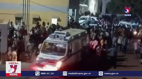 Sập cầu ở Ấn Độ khiến nhiều người thương vong